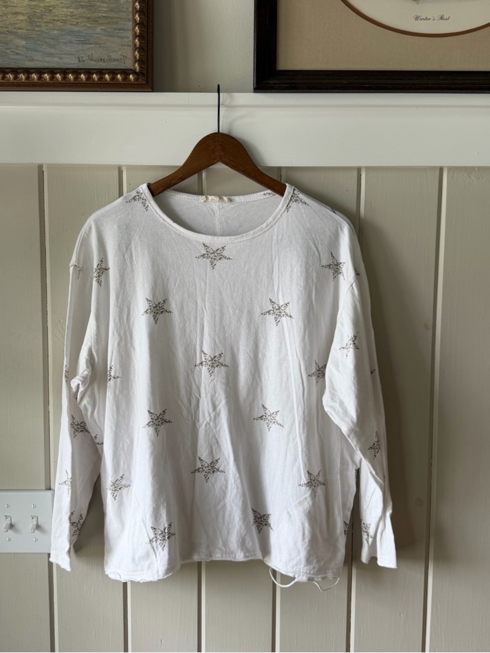 easel White Star-Print Long Sleeve T-Shirt, Pockets, Size Small (Oversized)